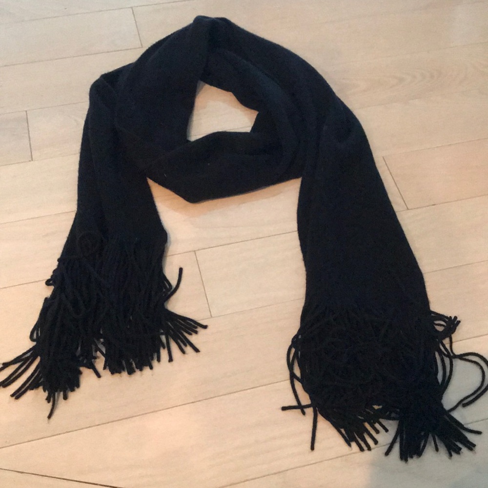 Black Gap Scarf